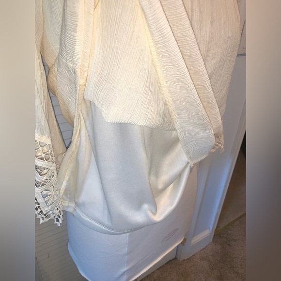 Love Stitch Crochet off the shoulder blouse Cream/Pale Yellow Large - Picture 4 of 9